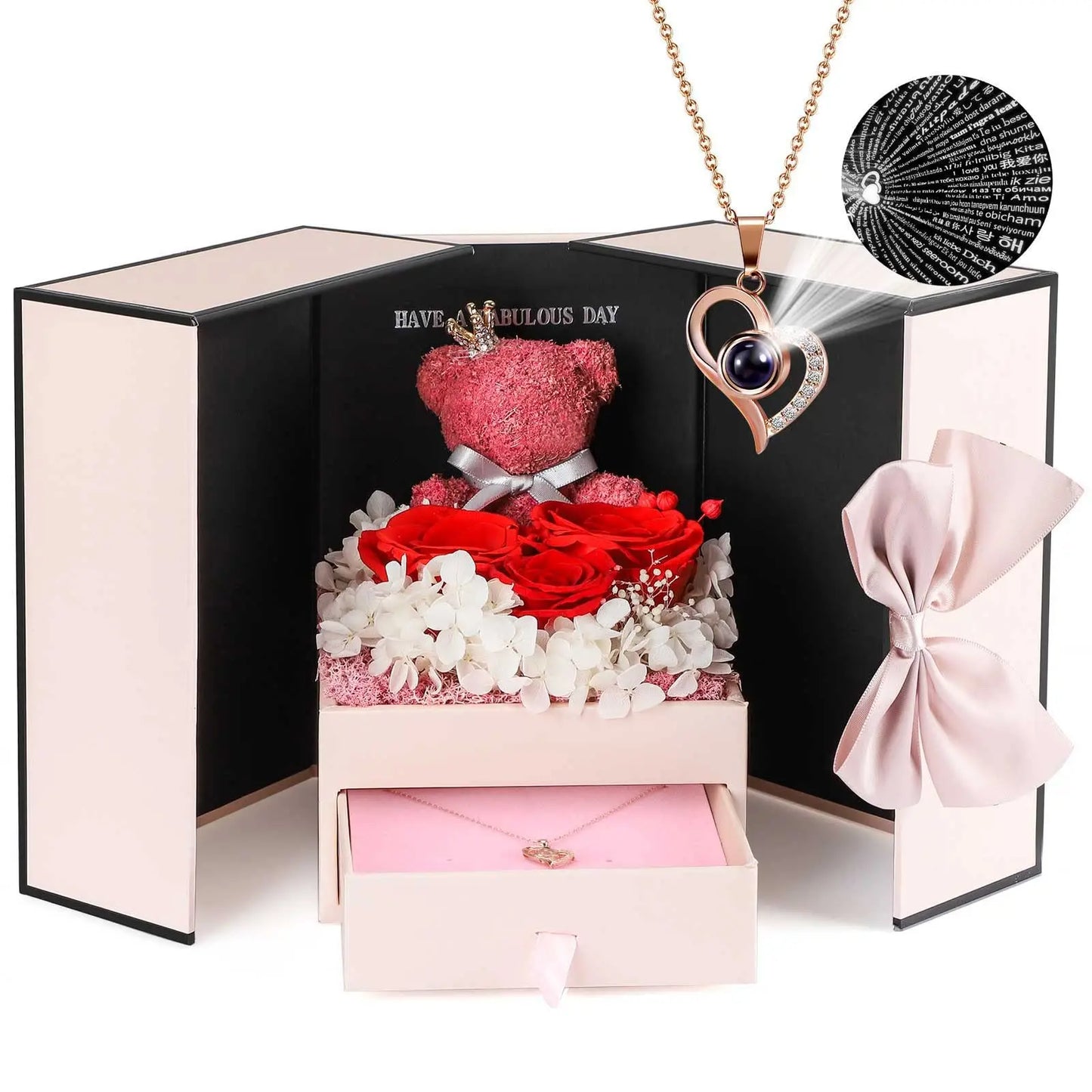 CASA in Love Geschenkbox mit Teddy, ewig haltbaren Rosen und einer Kette