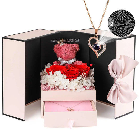 CASA in Love Geschenkbox mit Teddy, ewig haltbaren Rosen und einer Kette